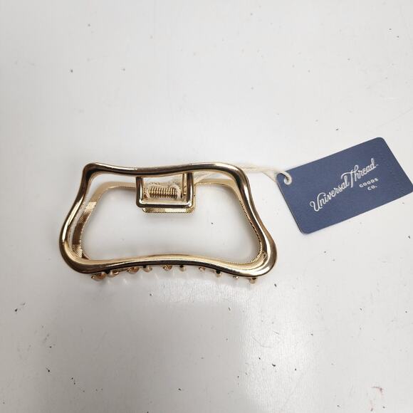 Target Universal Thread Gold-Toned Metal Hair Claw Clip Heavy Tight Grab NWT - Picture 1 of 4